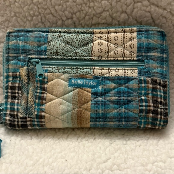 Bella Taylor Wristlet Wallet. EUC ( 8 x 4 1/2) - Picture 1 of 7